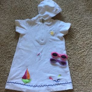 Beach robe towel sz 5 and sunglasses bundle